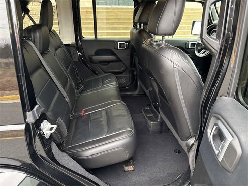 Used 2019 Jeep Wrangler Unlimited Sahara image 13