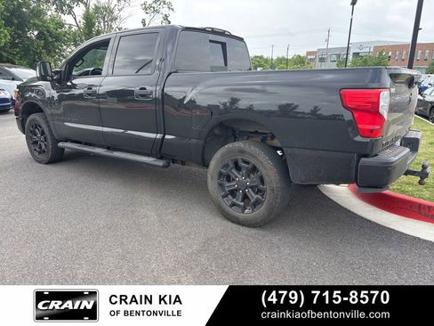 Used 2018 Nissan Titan SL w/ Midnight Edition AWD/4WD image 4