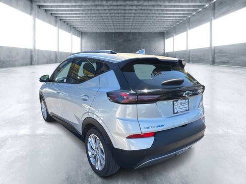 Used 2023 Chevrolet Bolt EUV LT w/ Driver Confidence Package FWD image 2