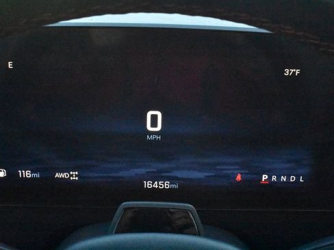 Used 2024 Chevrolet Traverse RS image 18