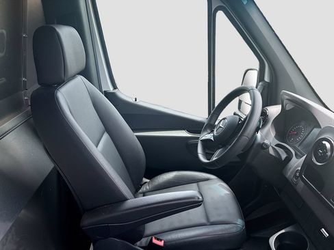 Used 2025 Mercedes-Benz Sprinter 2500 image 26