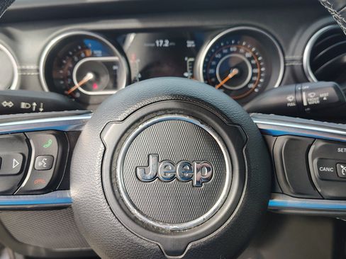 Used 2018 Jeep Wrangler Unlimited Sahara AWD/4WD image 29