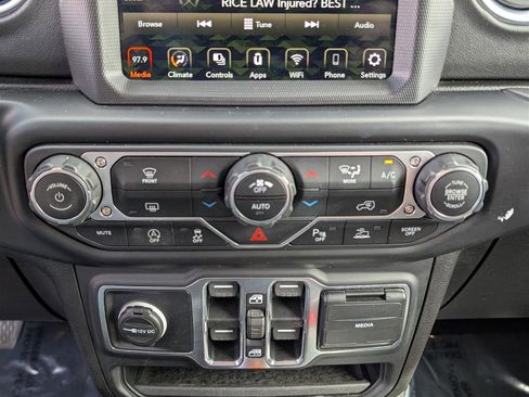 Used 2020 Jeep Gladiator Overland image 24