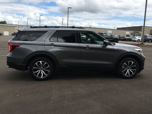 Used 2023 Ford Explorer ST-Line w/ Class IV Trailer Tow Package AWD/4WD image 8