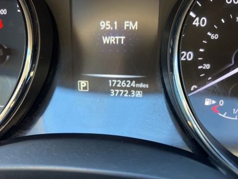 Used 2014 Nissan Rogue SV image 11