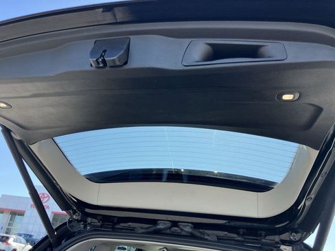 Used 2022 Jeep Grand Cherokee Limited w/ Luxury Tech Group II image 27