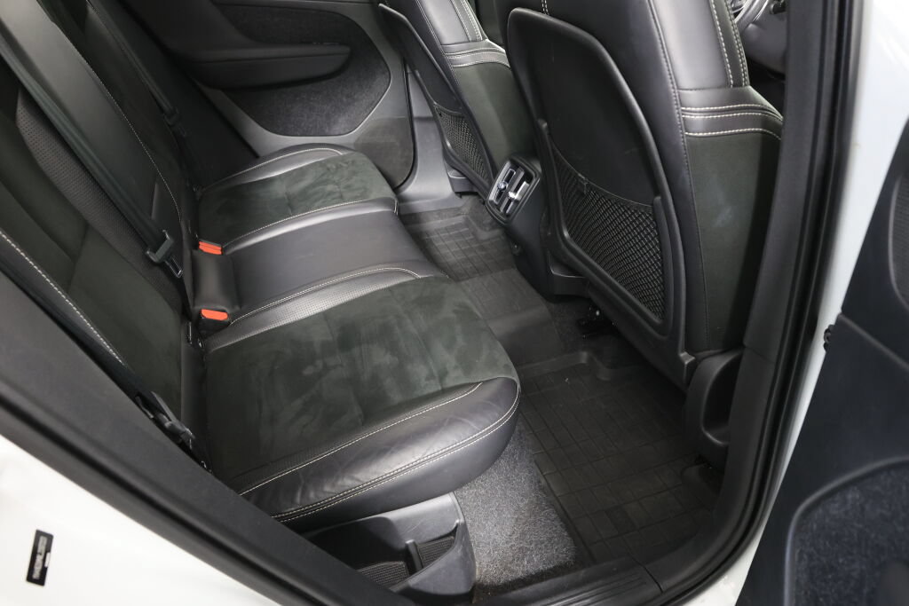 Used 2020 Volvo XC40 T5 R-Design AWD/4WD image 23