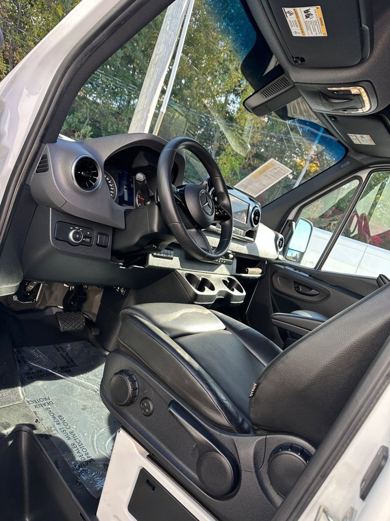 Used 2025 Mercedes-Benz Sprinter 2500 image 9