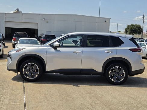 Used 2024 Nissan Rogue SV FWD image 6