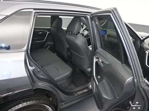 Used 2025 Toyota RAV4 SE AWD/4WD image 11