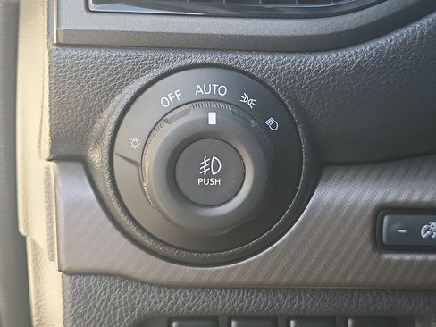 Used 2023 Nissan Titan PRO-4X w/ Pro-4x Convenience Package image 18