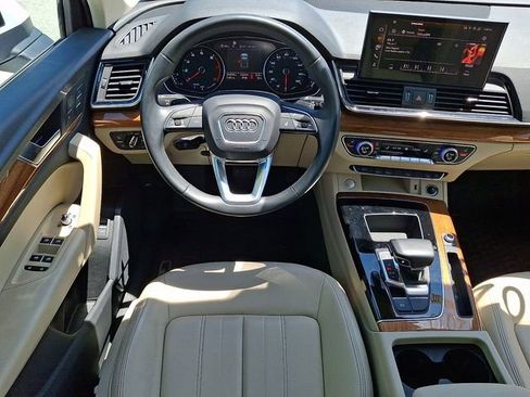 Used 2023 Audi Q5 2.0T Premium w/ Convenience Package AWD/4WD image 11