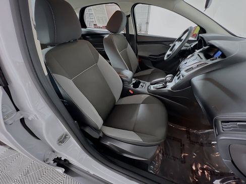 Used 2013 Ford Focus SE w/ SE Winter Pkg image 28