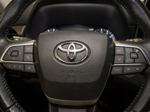 Used 2023 Toyota Highlander LE image 19