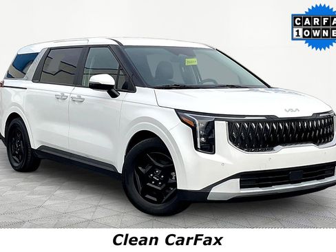 Used 2025 Kia Carnival image 3