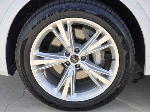 Used 2023 Audi Q8 Prestige AWD/4WD image 8