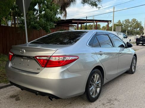 Used 2015 Toyota Camry SE w/ Moonroof Package FWD image 6