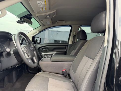 Used 2021 Nissan Titan SV AWD/4WD image 12