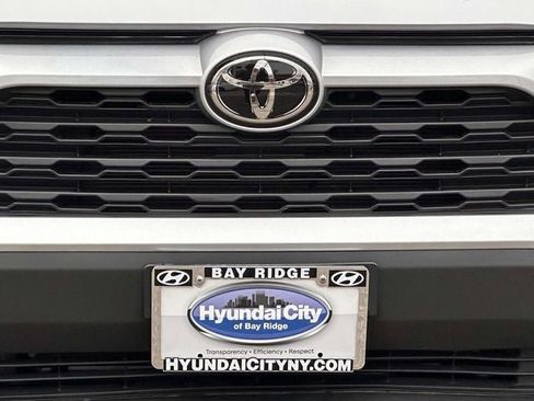 Used 2023 Toyota RAV4 XLE Premium image 7