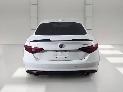 Used 2020 Alfa Romeo Giulia RWD image 5