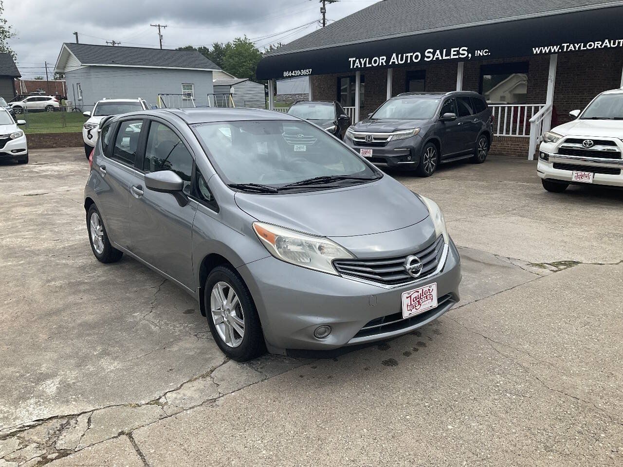 Used 2015 Nissan Versa Note SV w/ Sport Value Package FWD image 1
