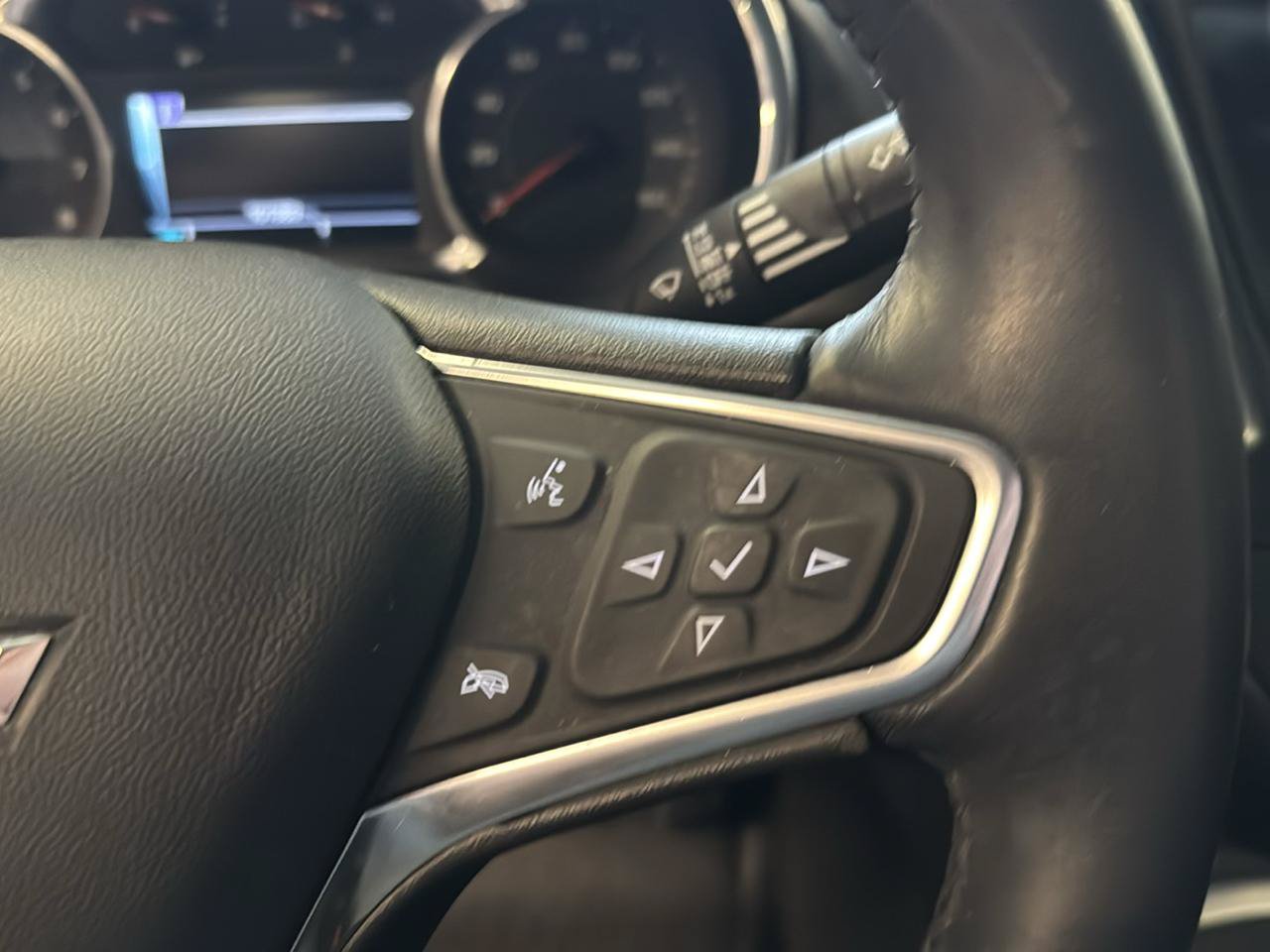 Used 2017 Chevrolet Malibu LT w/ Leather Package FWD image 13