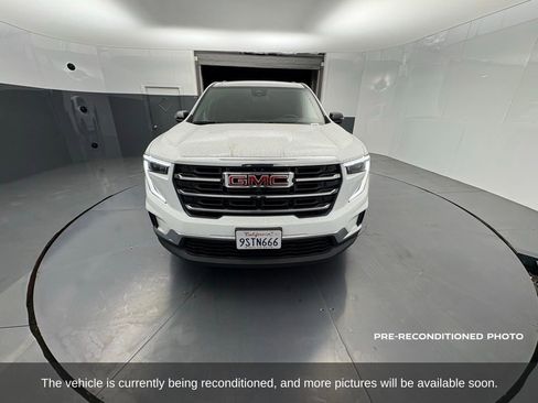 Used 2025 GMC Acadia Elevation image 8