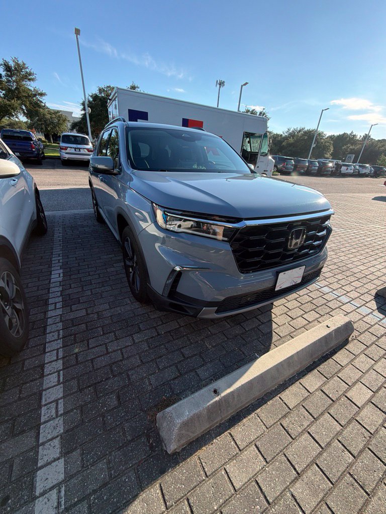 Used 2023 Honda Pilot Touring image 2