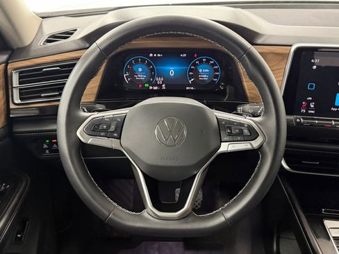 Used 2024 Volkswagen Atlas SE image 16