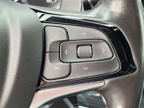 Used 2023 Buick Enclave Essence image 25