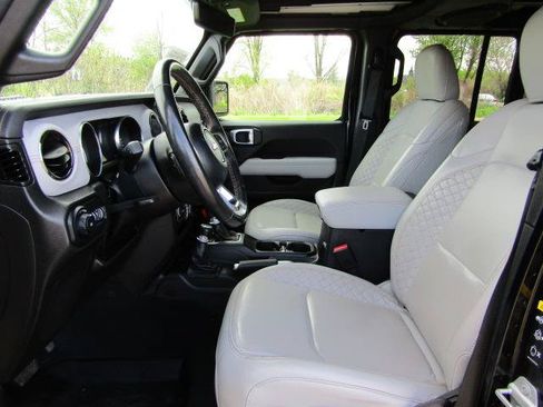 Used 2022 Jeep Wrangler Unlimited Sahara AWD/4WD image 12