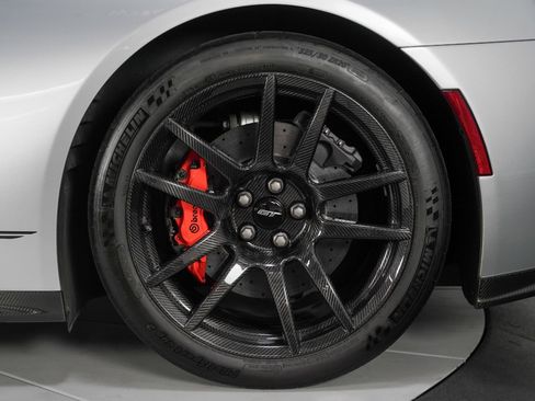 Used 2019 Ford GT RWD image 23