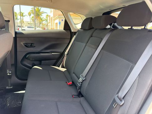 Used 2025 Hyundai Kona SEL FWD image 9