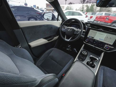 Used 2023 Lexus RZ 450e Premium image 37