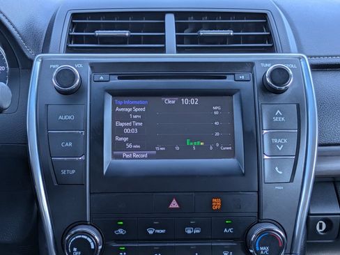 Used 2016 Toyota Camry LE FWD image 18