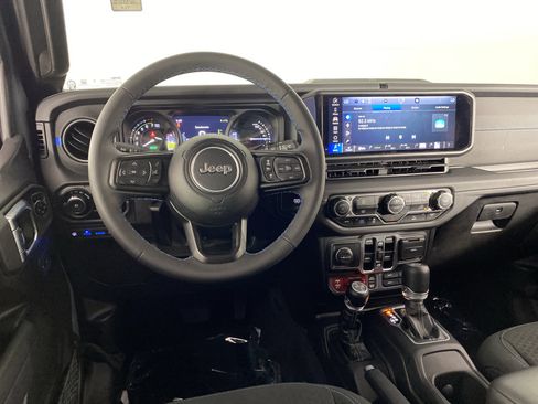 Used 2025 Jeep Wrangler Unlimited Rubicon 4xe AWD/4WD image 18