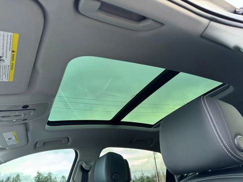 Used 2022 Audi e-tron Premium Plus w/ Premium Plus Package image 46