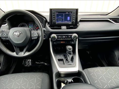 Used 2021 Toyota RAV4 XLE FWD image 19