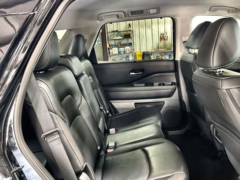 Used 2025 Nissan Pathfinder SL FWD image 31