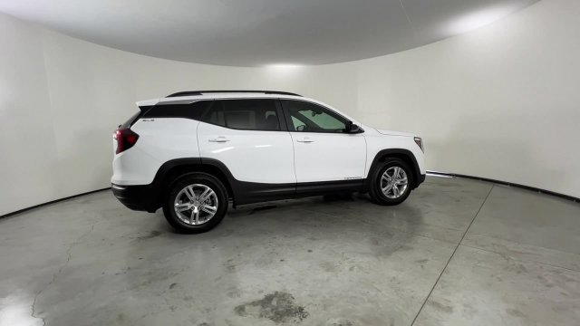 Used 2023 GMC Terrain SLE w/ Driver Convenience Package FWD image 9