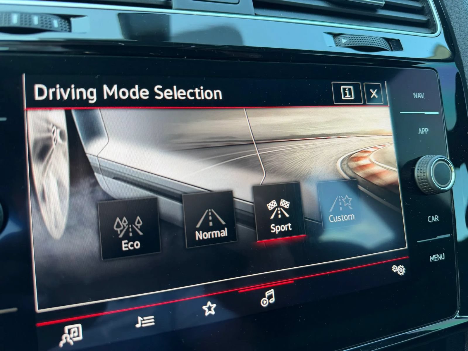 Used 2021 Volkswagen GTI SE FWD image 20