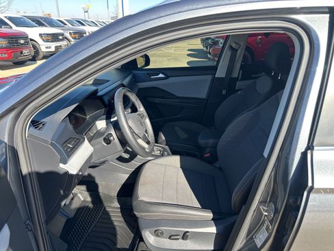 Used 2022 Volkswagen Taos SE image 13