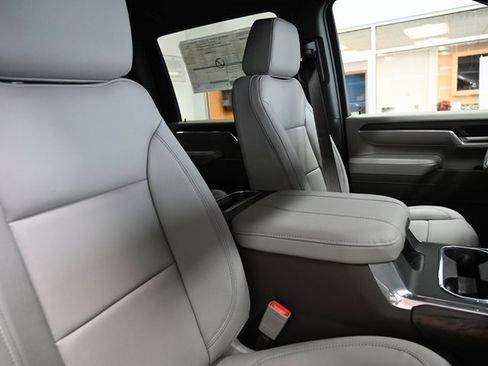 New 2026 GMC Sierra 2500 SLT w/ SLT Premium Package image 11