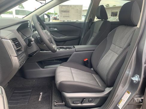 New 2026 Nissan Rogue SV FWD image 17