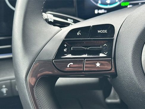 Used 2025 Hyundai Elantra SEL image 24