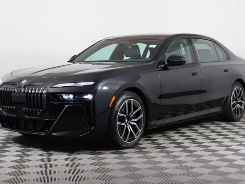 Used 2023 BMW 760i xDrive w/ Executive Package image 9