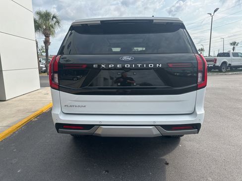 Used 2025 Ford Expedition Platinum AWD/4WD image 5