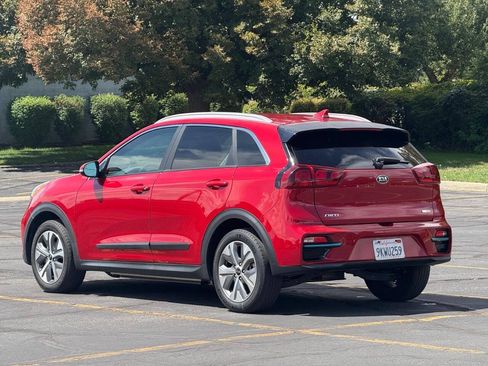 Used 2020 Kia Niro EX w/ Cold Weather Package FWD image 3