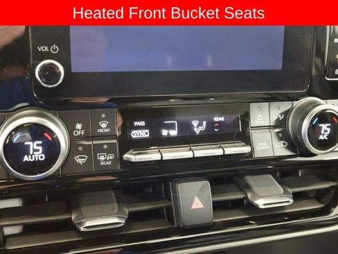 Used 2023 Toyota Highlander XLE AWD/4WD image 23