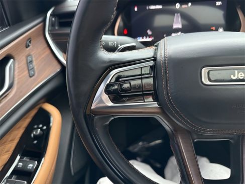 Used 2022 Jeep Grand Cherokee L Summit w/ Advanced Protech Group IV image 32